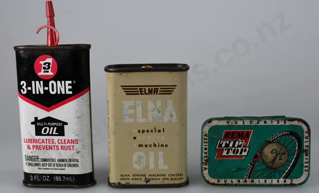 ASSORTED OIL AND MOTORING TINS Image 1++