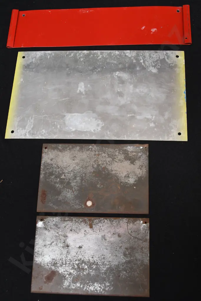 ASSORTED TIN SIGNS Image 1++