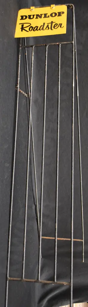 DUNLOP ROADSTER TYRE STAND Image 1++