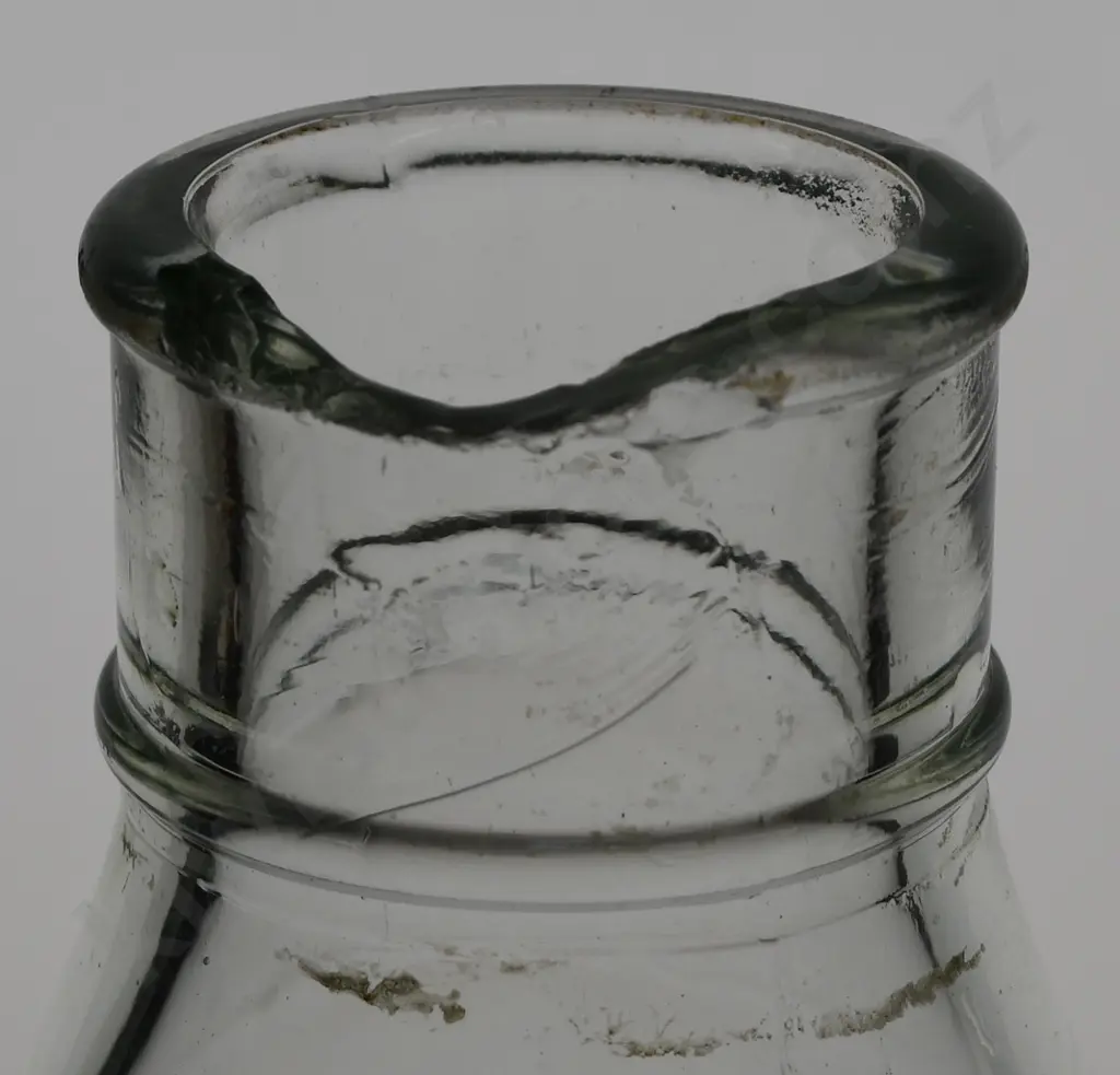 MOBIL AND SHELL QUART OIL BOTTLES Image 1++