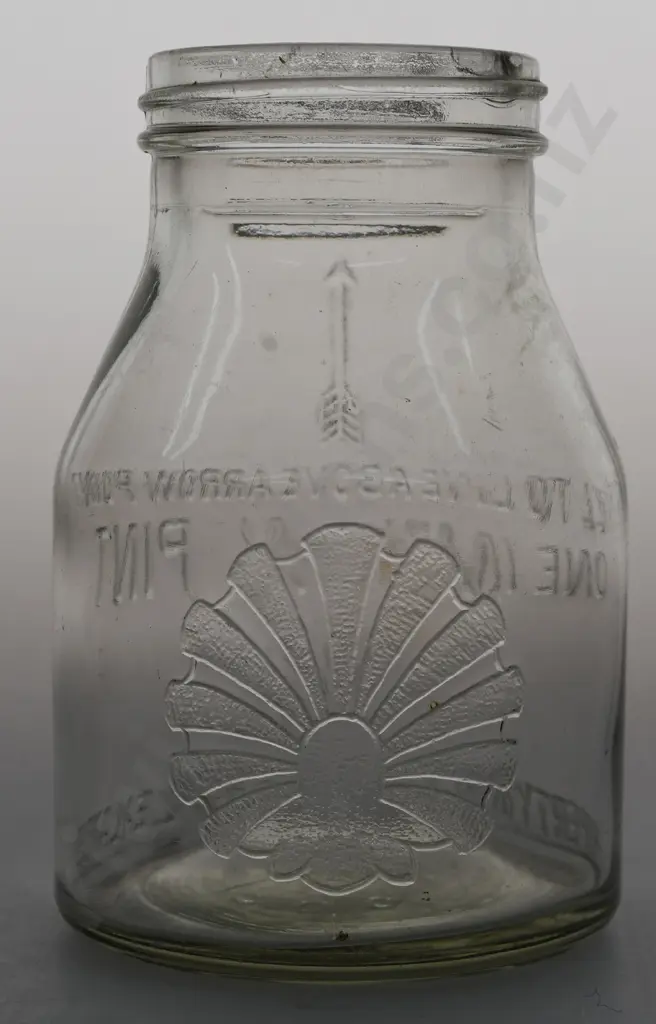 EARLY SHELL PINT OIL BOTTLE Image 1++