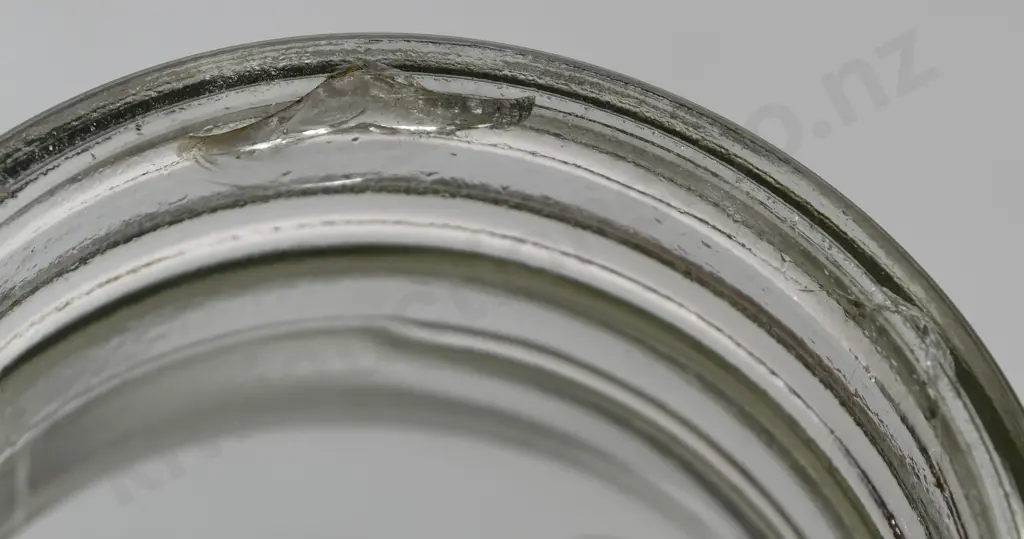 EARLY SHELL PINT OIL BOTTLE Image 1++