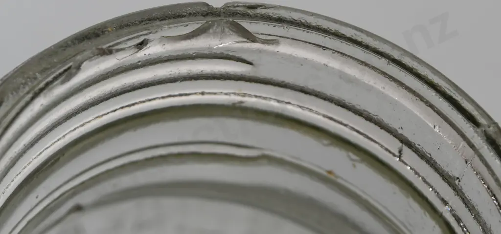 EARLY SHELL PINT OIL BOTTLE Image 1++