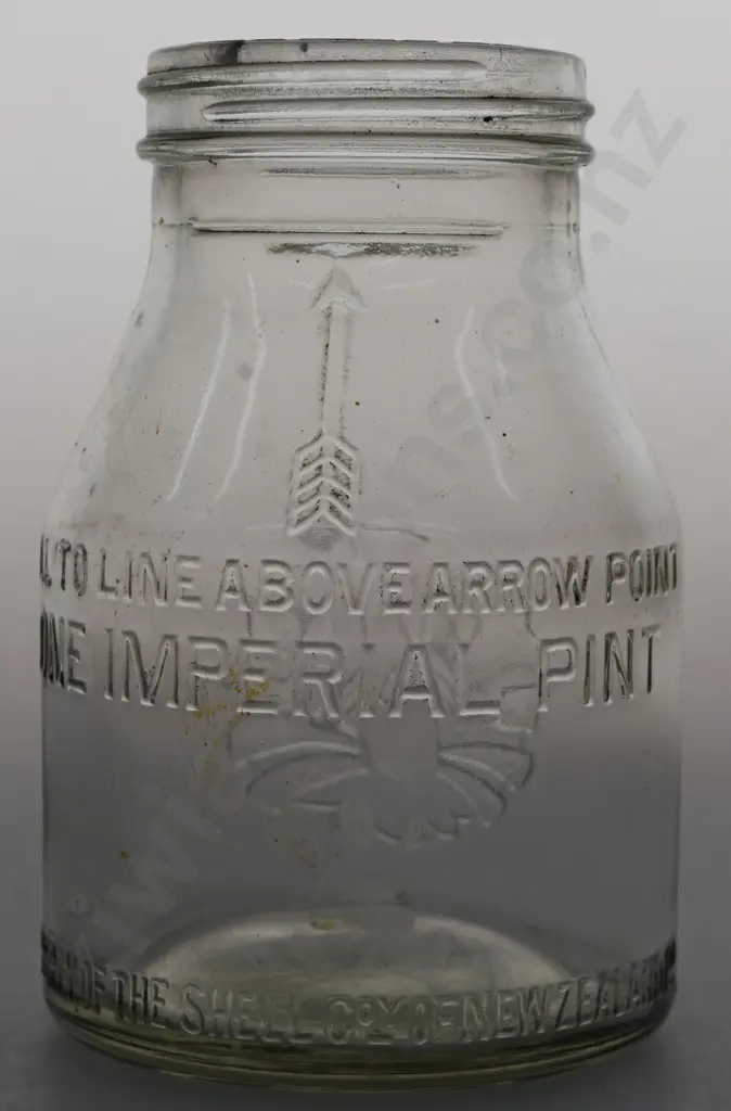 EARLY SHELL PINT OIL BOTTLE Image 1++