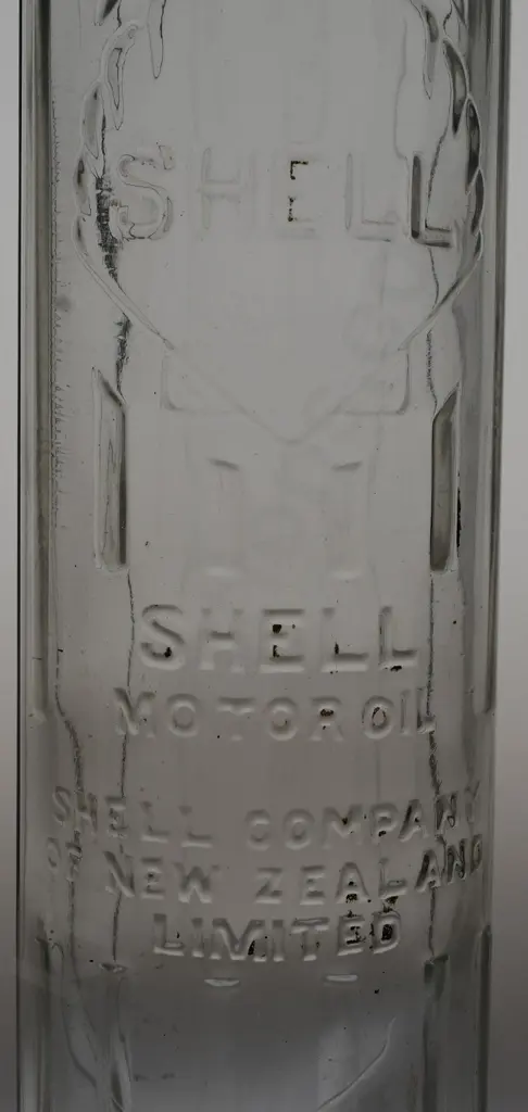 SHELL QUART OIL BOTTLE 1933 Image 1++
