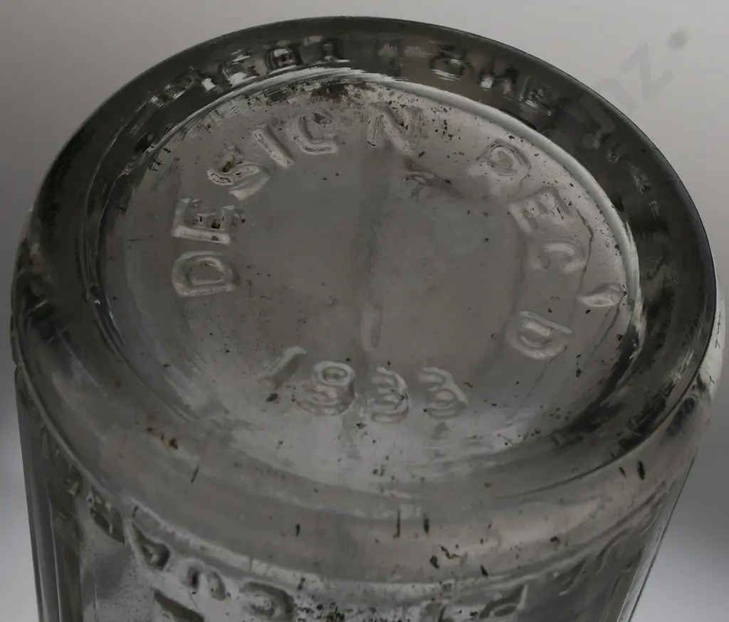 SHELL QUART OIL BOTTLE 1933 Image 1++