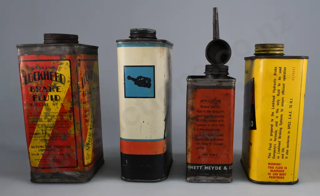 ASSORTED VINTAGE MOTORING ITEMS Image 1++