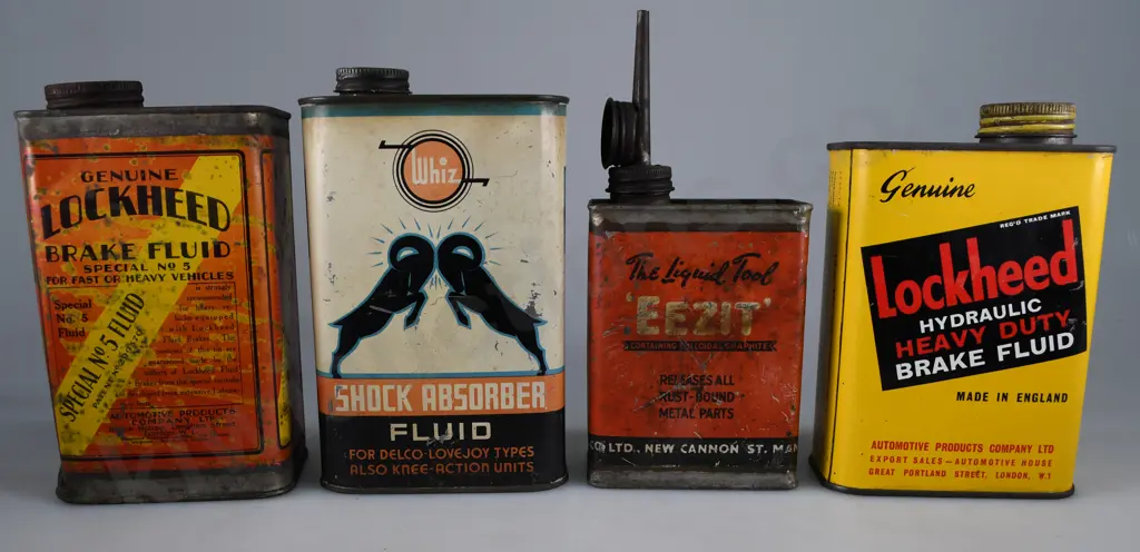 ASSORTED VINTAGE MOTORING ITEMS Image 1++