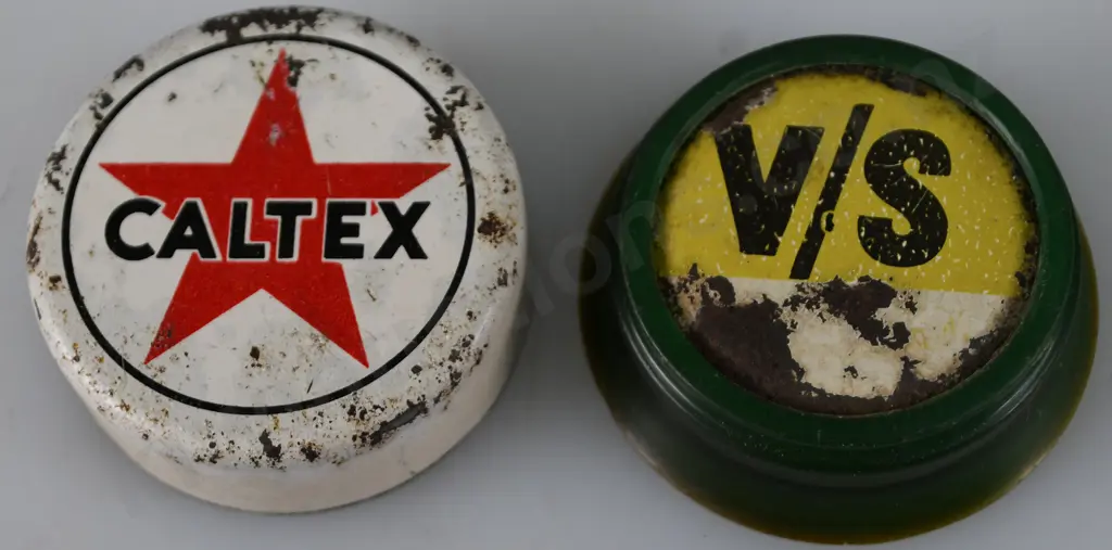 OIL BOTTLE CAPS & STRAPS Image 1++