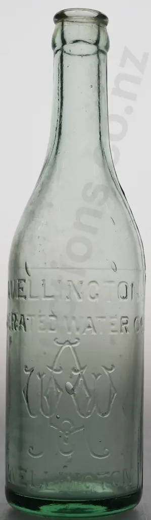 PHOENIX, WELLINGTON AERATED WATER CO CROWN TOPS Image 1++