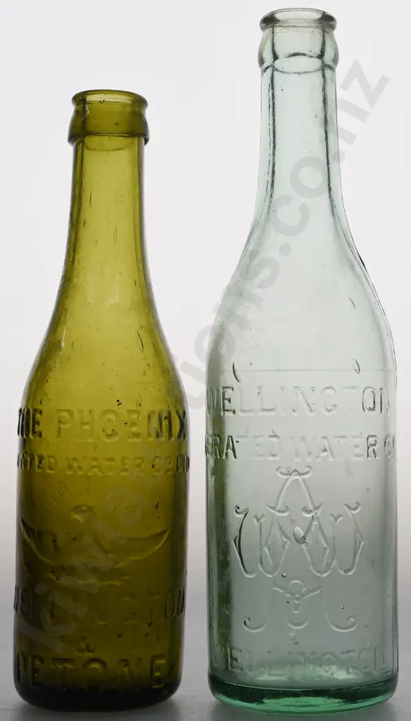 PHOENIX, WELLINGTON AERATED WATER CO CROWN TOPS Image 1++