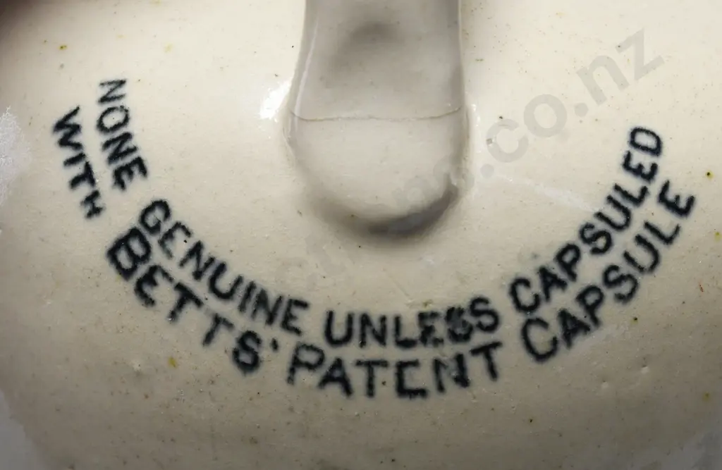 THE TAPPIT HEN STONEWARE WHISKY JUG Image 1++