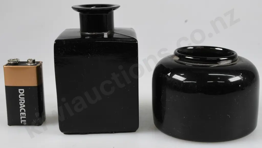 BLACK GLASS PERFUME & INK Image 1++