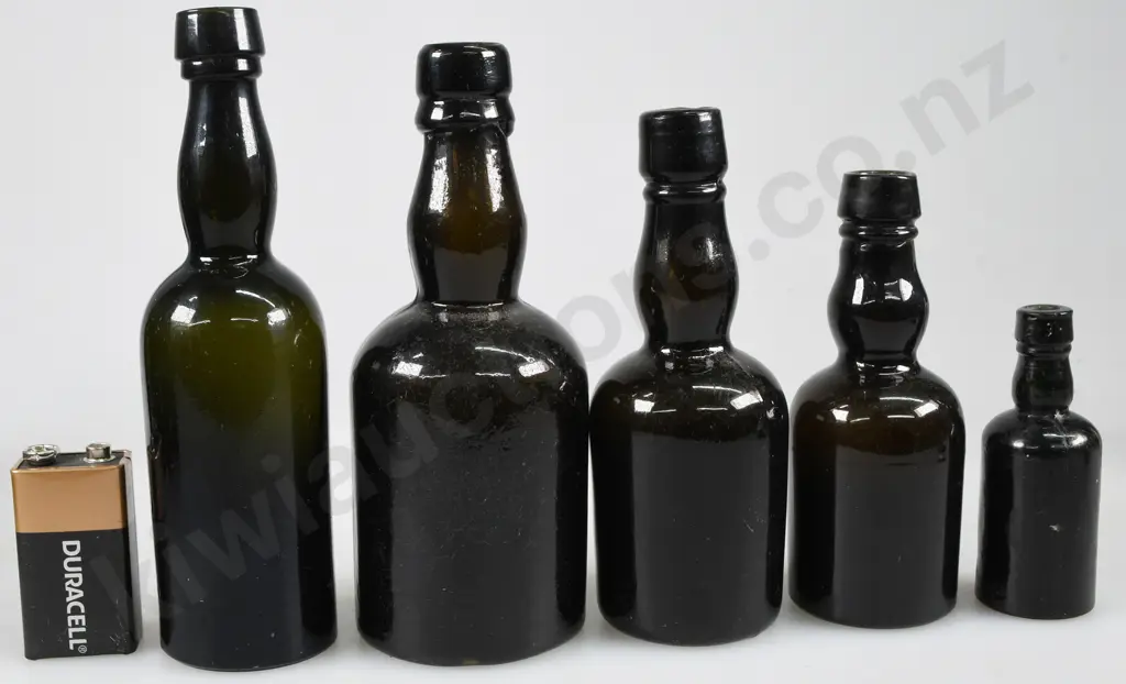 BLACK GLASS MINIATURE WHISKIES Image 1++