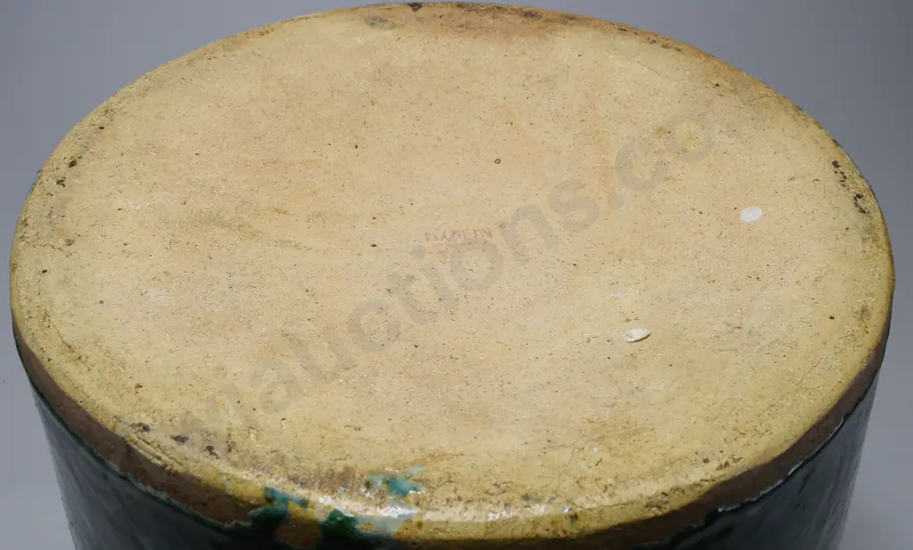 CHINESE POT AND LID Image 1++