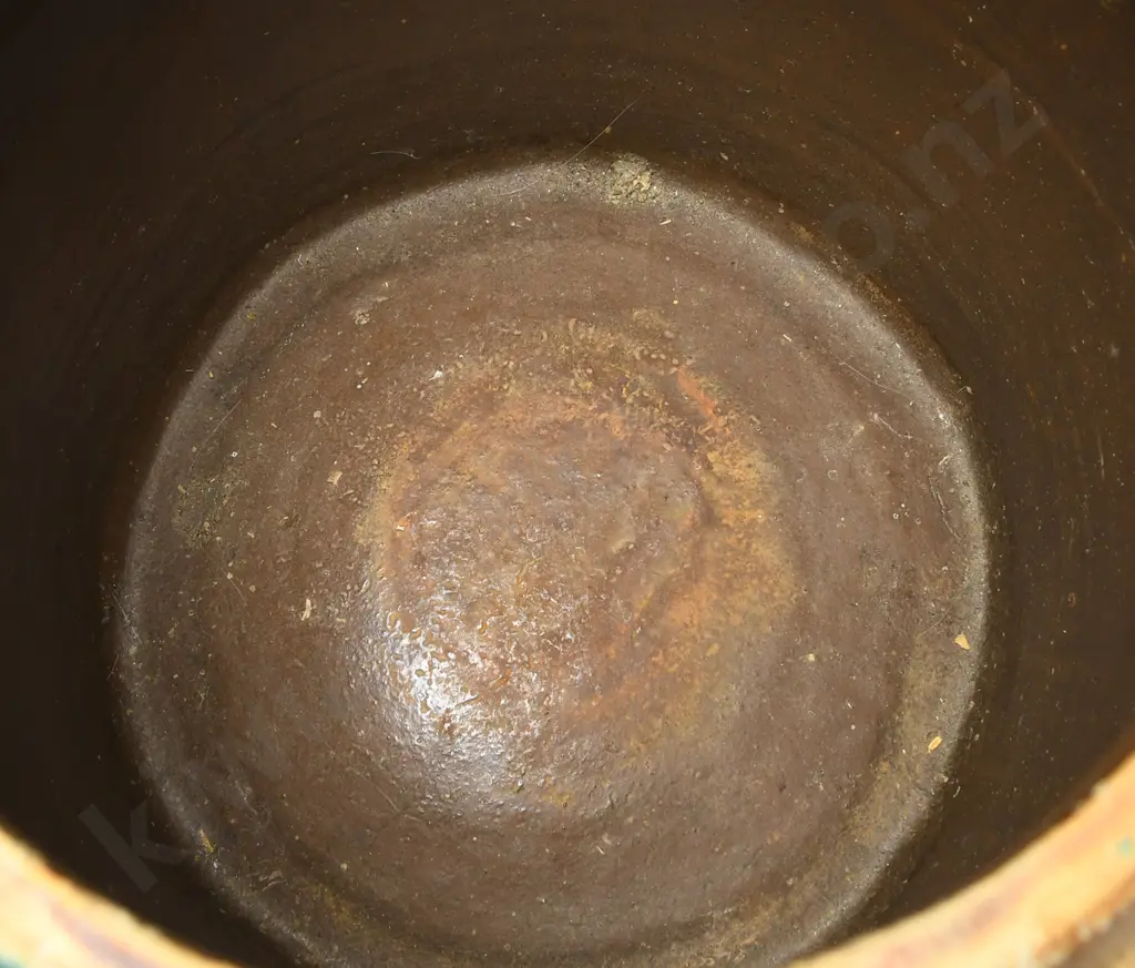 CHINESE POT AND LID Image 1++