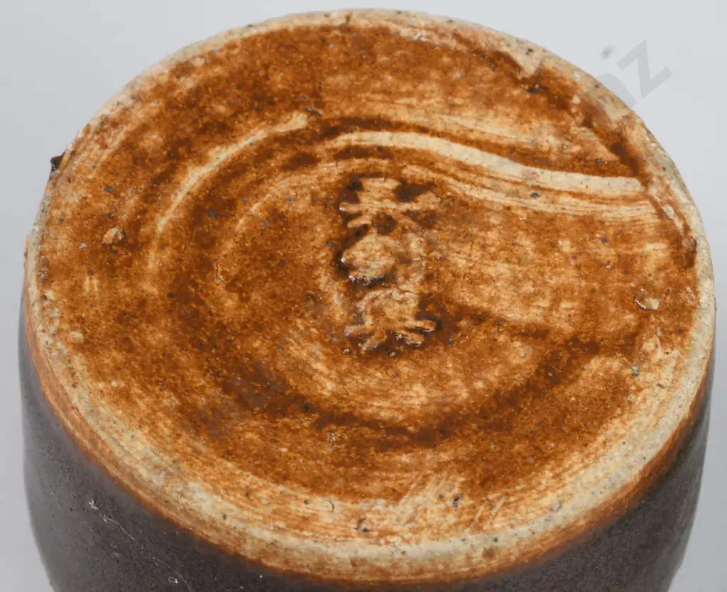 CHINESE LIDDED POT Image 1++
