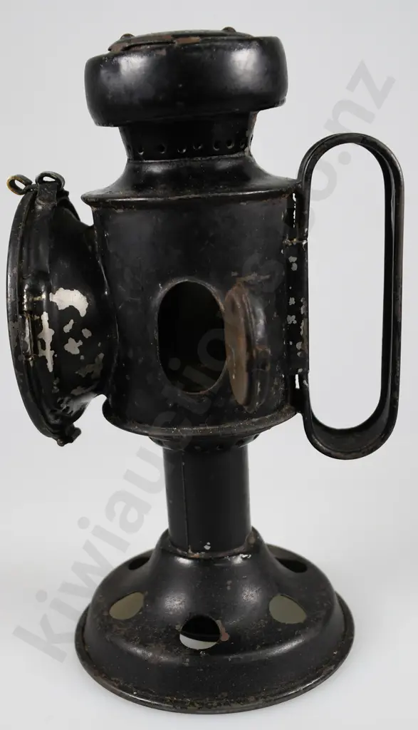 WORLD WAR II AIR RAID BLACK OUT LIGHT Image 1++