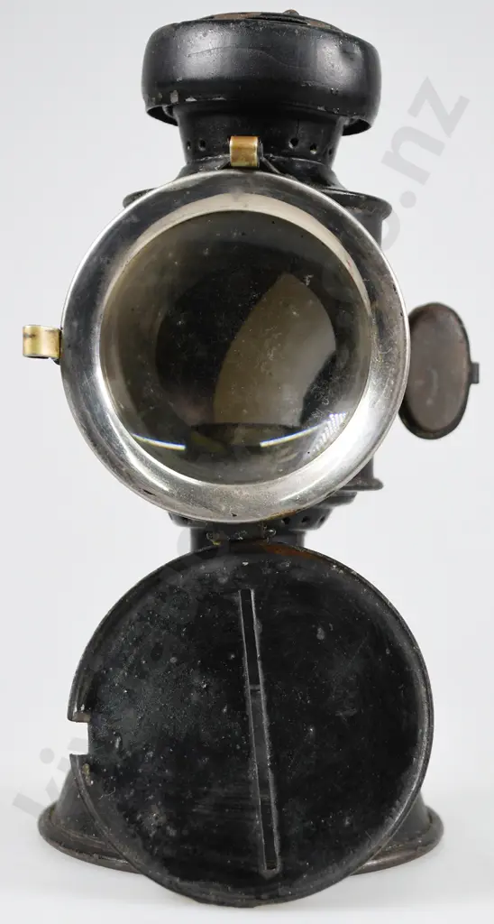 WORLD WAR II AIR RAID BLACK OUT LIGHT Image 1++