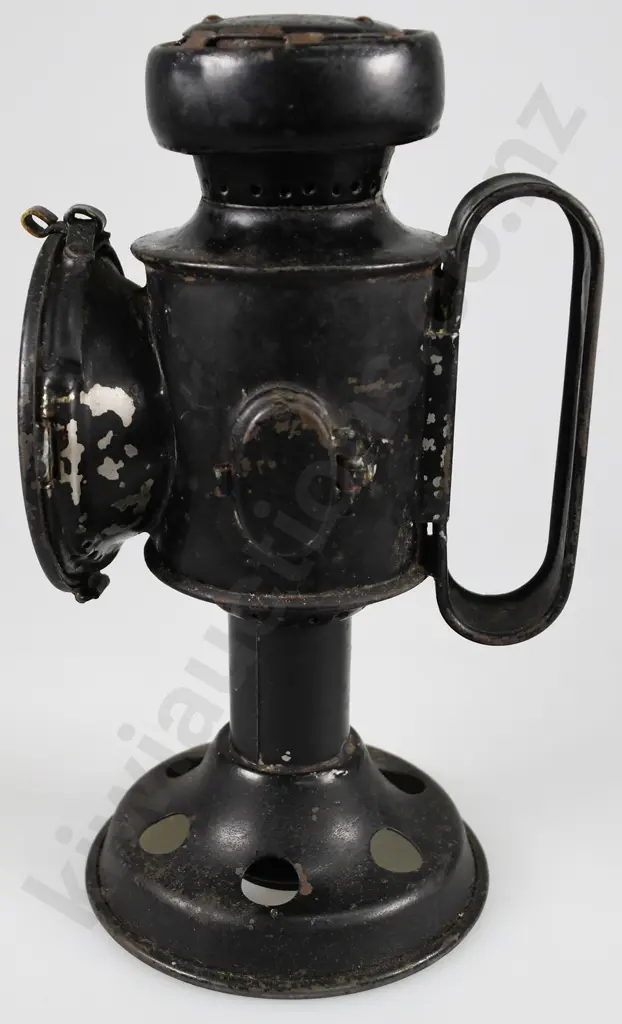 WORLD WAR II AIR RAID BLACK OUT LIGHT Image 1++