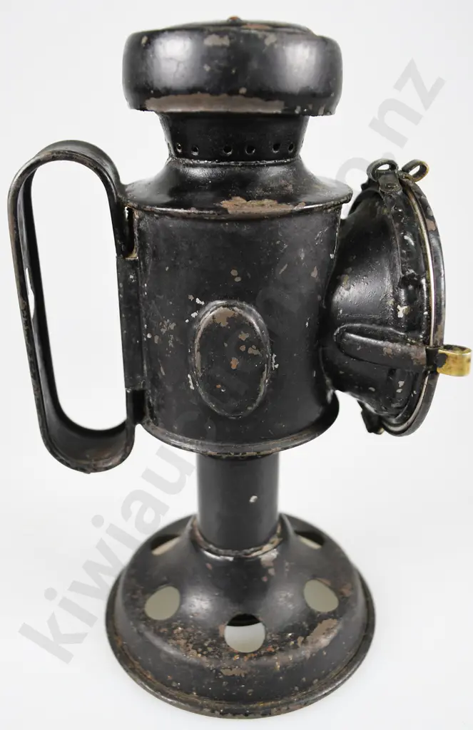 WORLD WAR II AIR RAID BLACK OUT LIGHT Image 1++