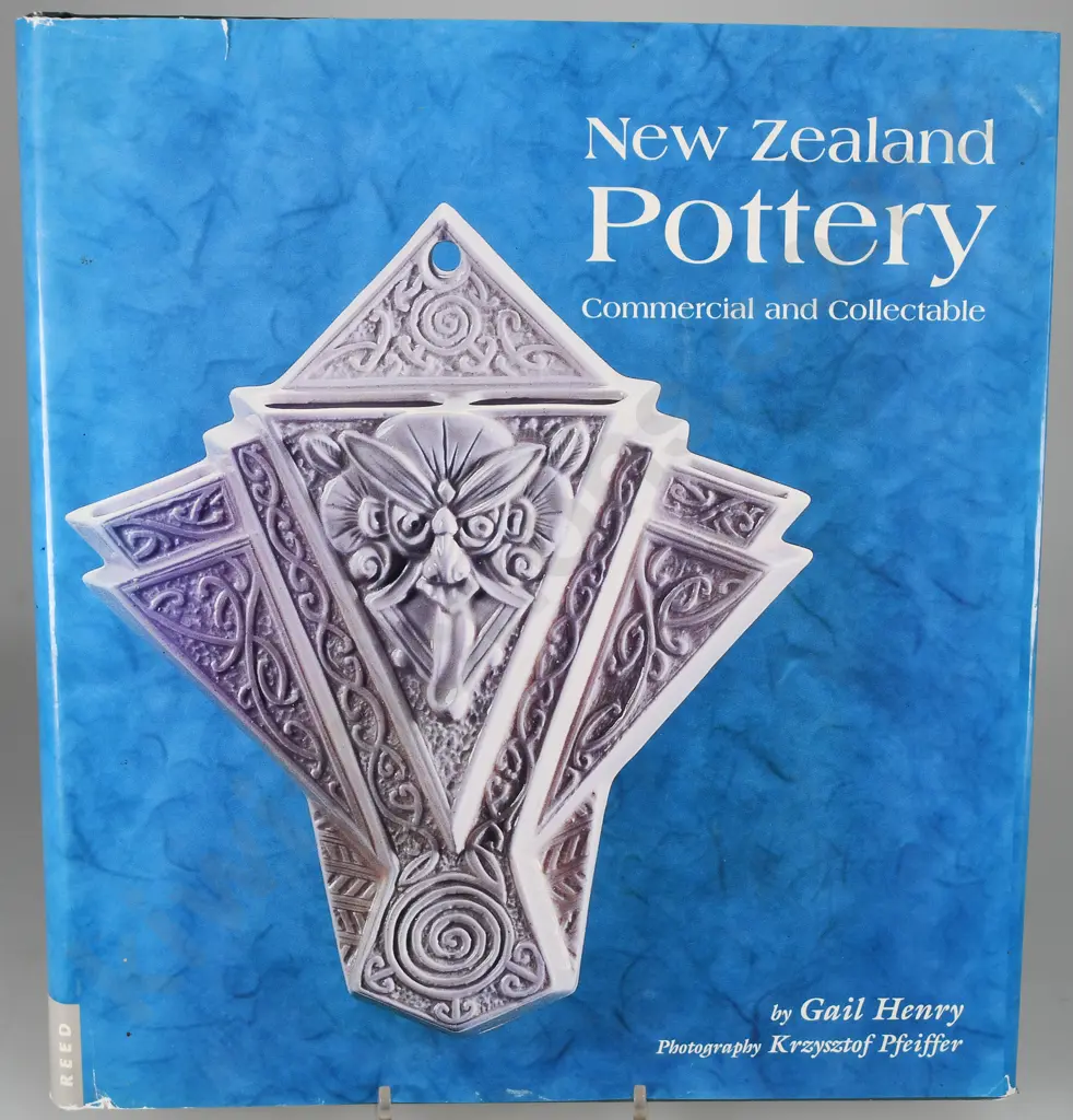 NEW ZEALAND POTTERY COMMERCIAL AND COLLECTABLE GAIL HENRY BOOK Image 1++