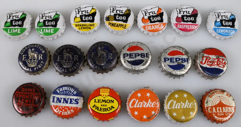 19 CROWN TOP SOFT DRINK CAPS Image 1++