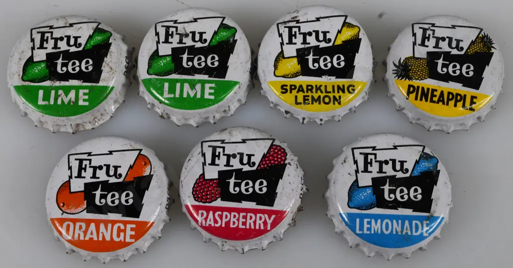 19 CROWN TOP SOFT DRINK CAPS Image 1++