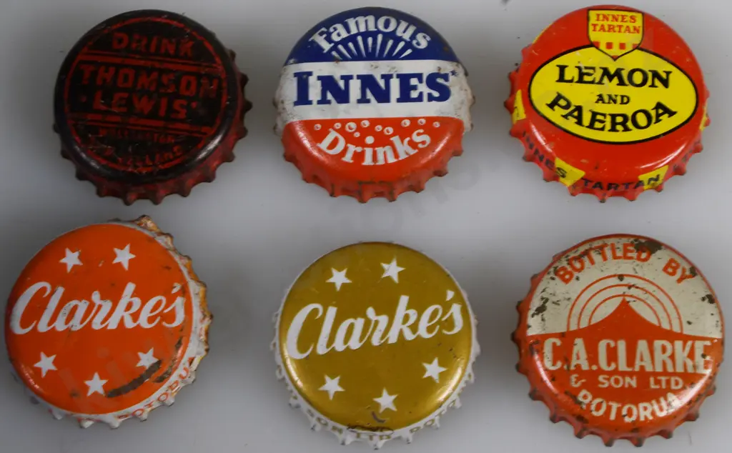 19 CROWN TOP SOFT DRINK CAPS Image 1++