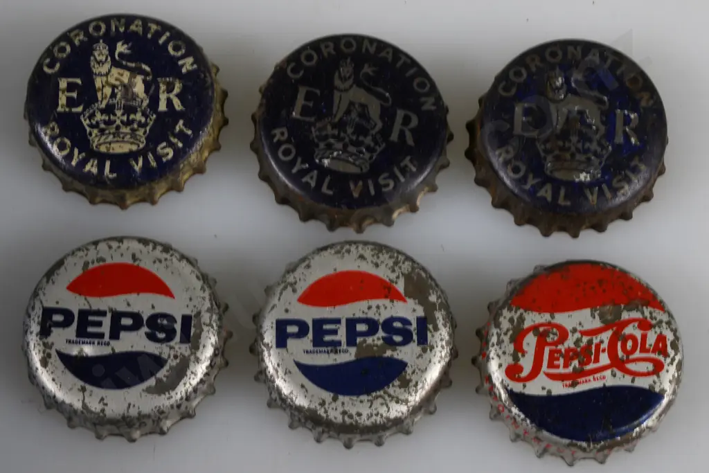 19 CROWN TOP SOFT DRINK CAPS Image 1++