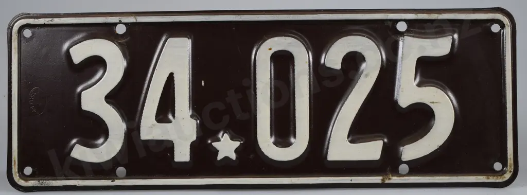 NEW ZEALAND NUMBER PLATE 1933 - 1934 Image 1++