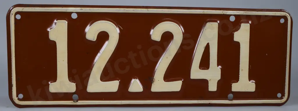 NEW ZEALAND NUMBER PLATE 1940 - 1941 Image 1++