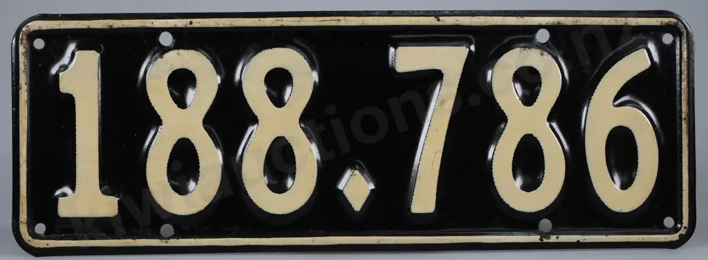 NEW ZEALAND NUMBER PLATE 1941 - 1946 Image 1++
