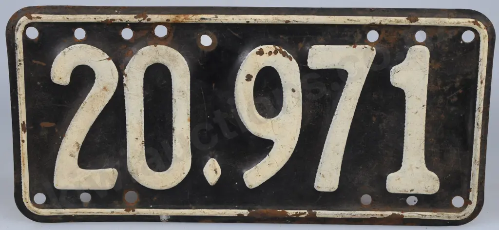 EARLY NEW ZEALAND MOTOR CYCLE NUMBER PLATE 1941 - 1946 Image 1++