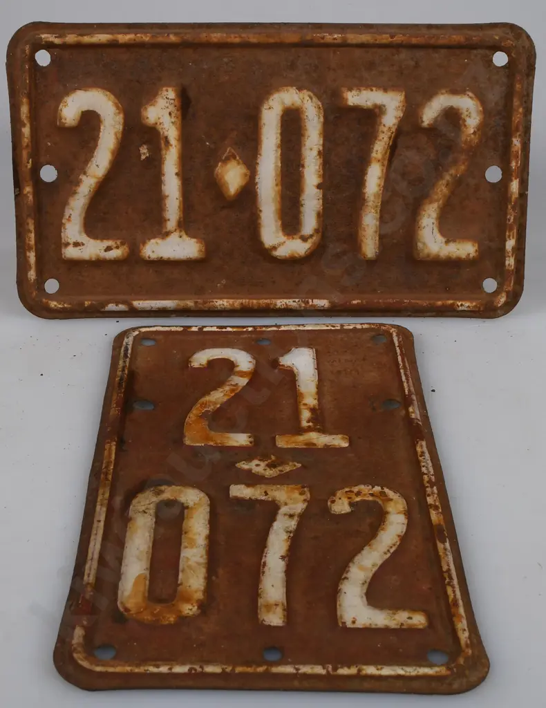 EARLY NEW ZEALAND MOTOR CYCLE NUMBER PLATES 1928 - 1929 Image 1++