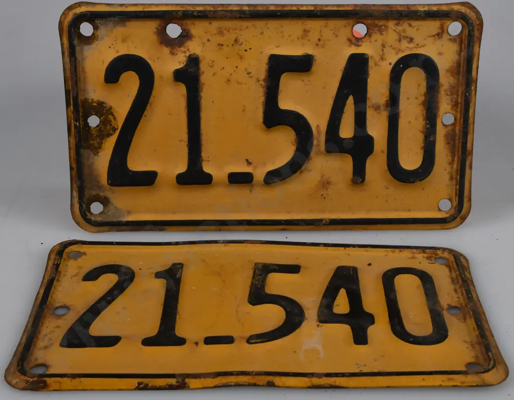 EARLY NEW ZEALAND MOTOR CYCLE NUMBER PLATES 1932 - 1933 Image 1++