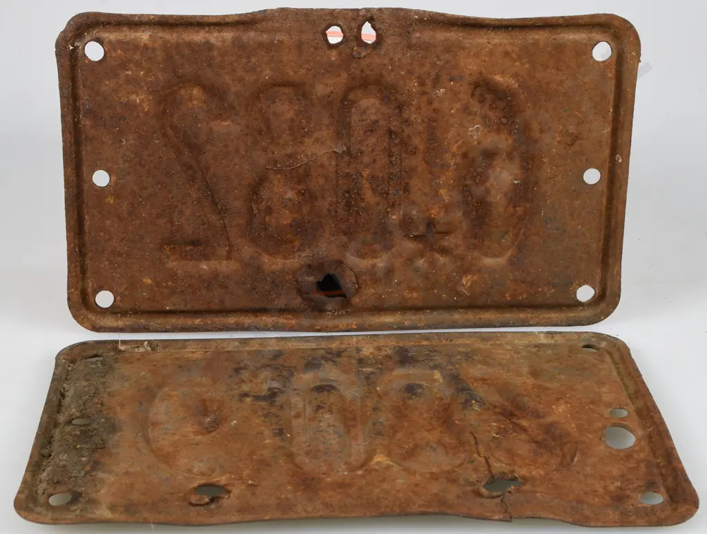 EARLY NEW ZEALAND MOTOR CYCLE NUMBER PLATES 1933 - 1934 Image 1++