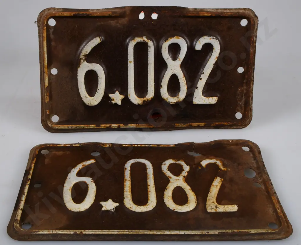 EARLY NEW ZEALAND MOTOR CYCLE NUMBER PLATES 1933 - 1934 Image 1++