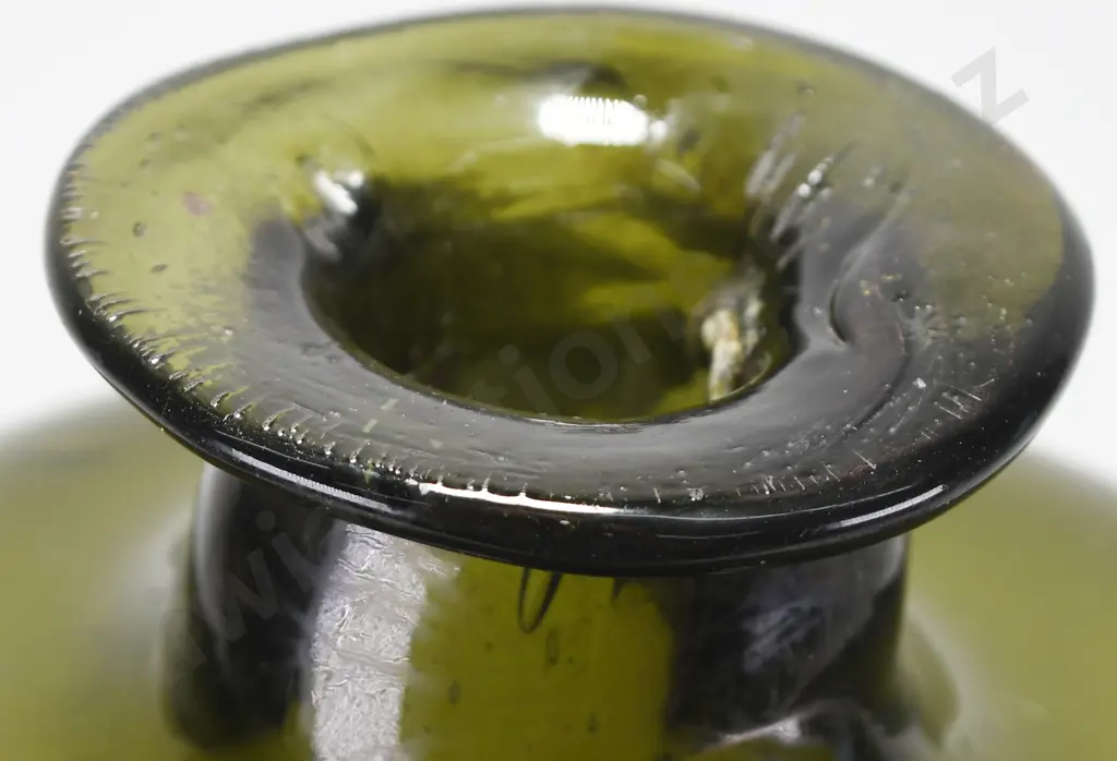 EARLY FREE BLOWN GLASS APOTHECARY BOTTLE Image 1++