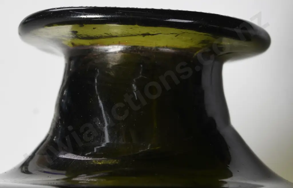 EARLY FREE BLOWN GLASS APOTHECARY BOTTLE Image 1++