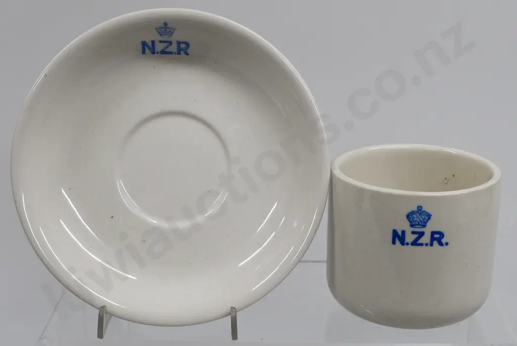 CROWN LYNN NEW ZEALAND RAILWAY CUP AND SAUCER Image 1++