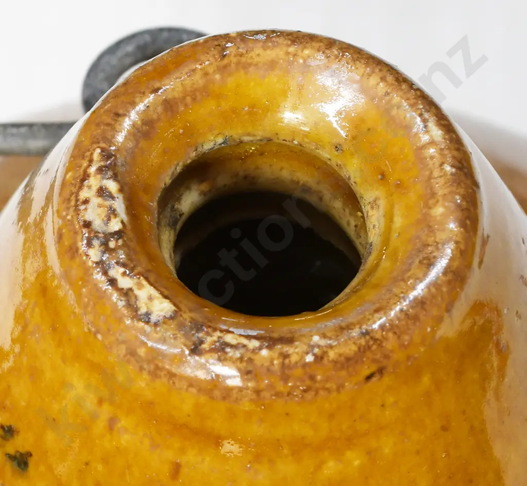 LIMPUS AND SCOTT NEW ZEALAND STONE JAR Image 1++