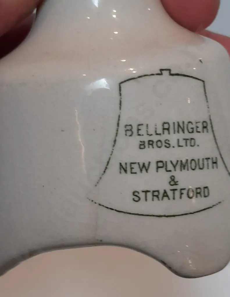 BELLRINGER BROS LTD NEW PLYMOUTH & STRATFORD PIE FUNNEL Image 1++