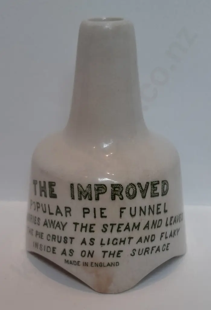 BELLRINGER BROS LTD NEW PLYMOUTH & STRATFORD PIE FUNNEL Image 1++