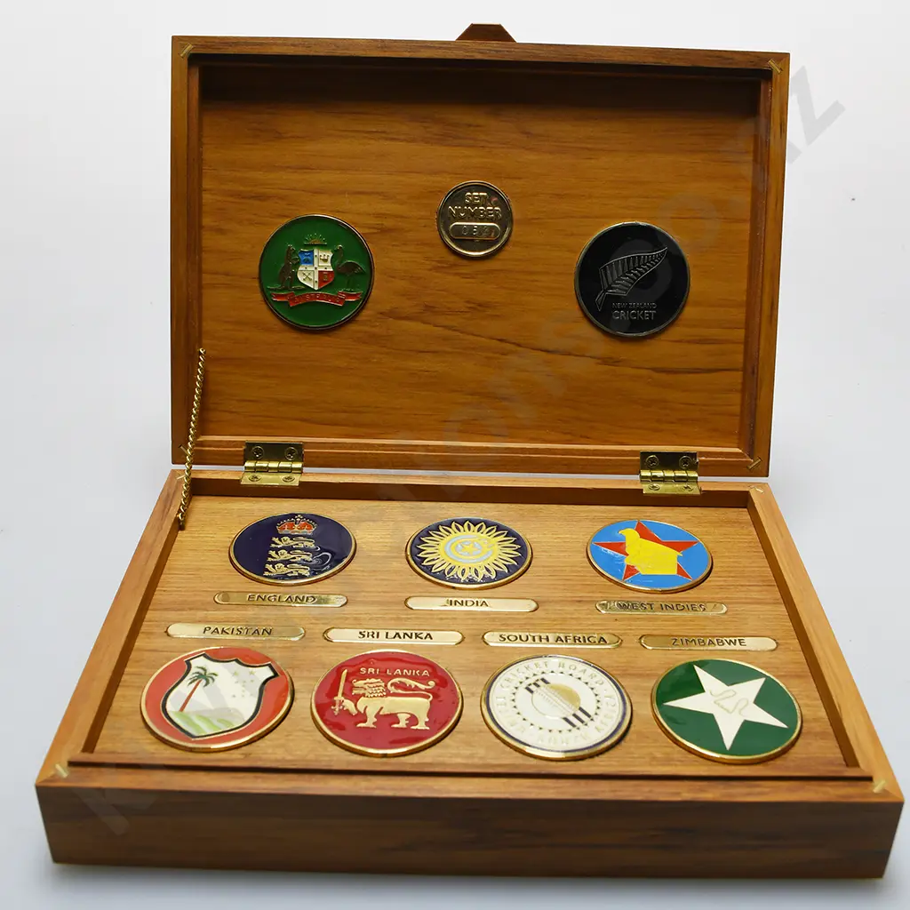 BENSON & HEDGES 1992 WORLD CUP CRICKET MEDALLIONS Image 1++