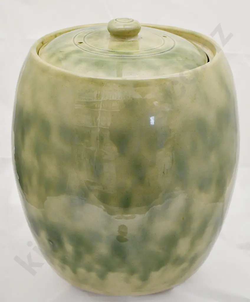 TIMARU POTTERIES MOTTLED 2 GALLON STORAGE JAR Image 1++