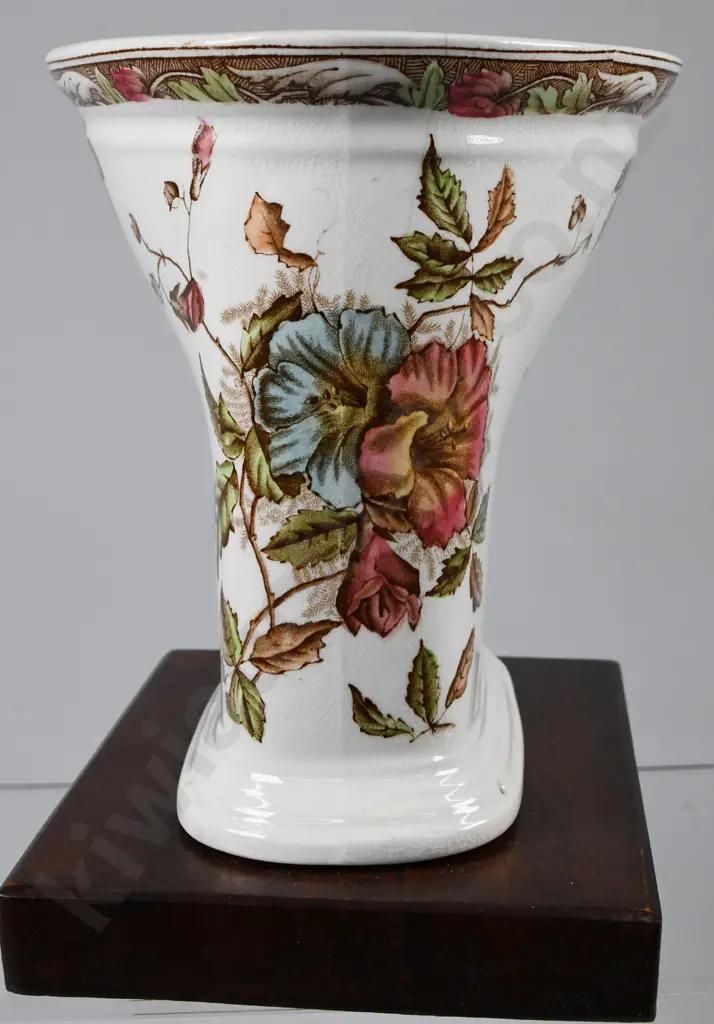 SAMPLE FLORAL TOILET BOWL ON STAND Image 1++