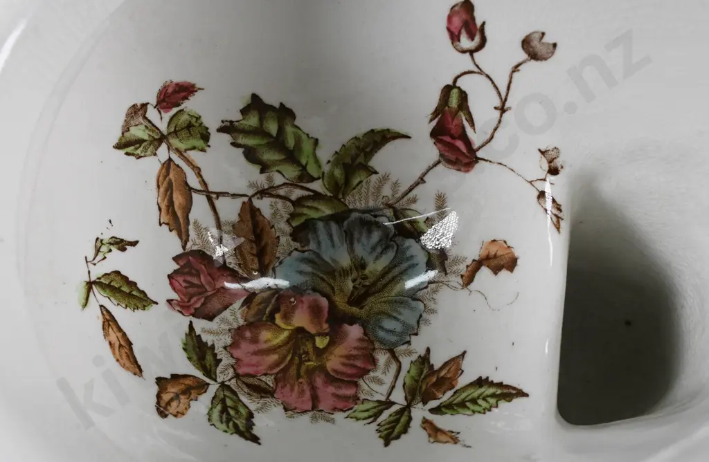 SAMPLE FLORAL TOILET BOWL ON STAND Image 1++