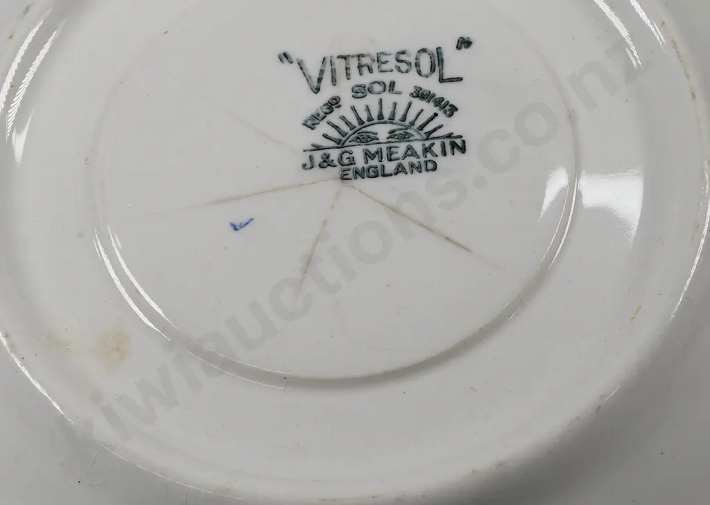 NZ RAILWAY REFRESHMENT ROOMS MERCER NUMBER 8 CUP AND SAUCER Image 1++