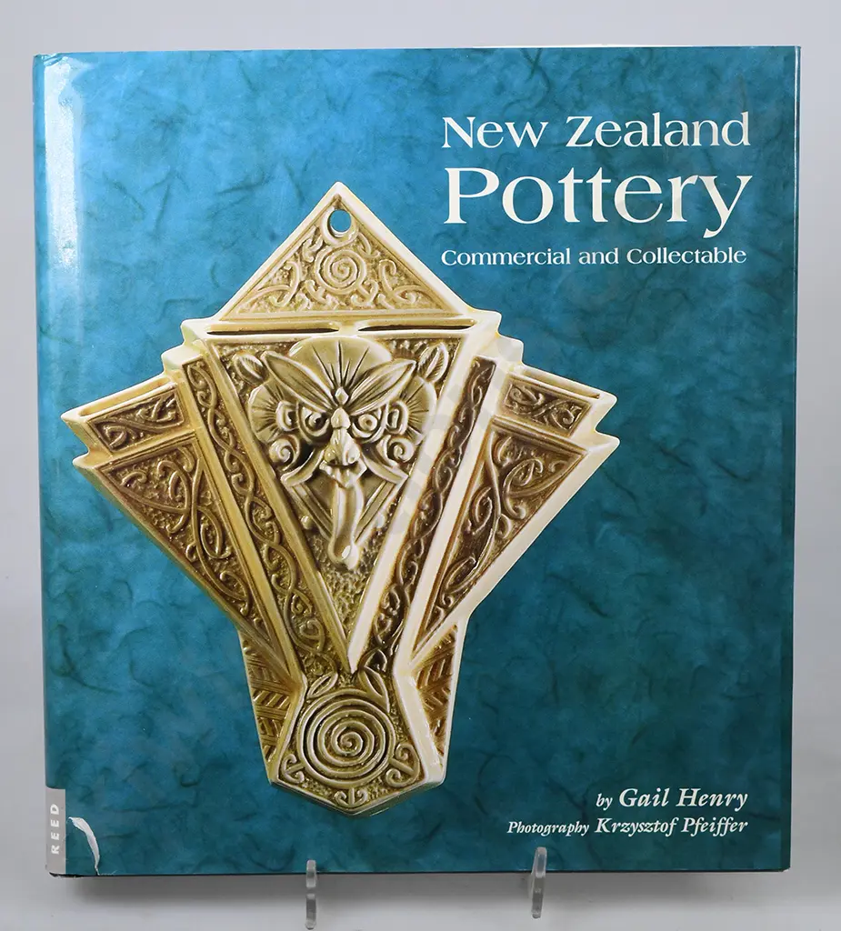NEW ZEALAND POTTERY COMMERCIAL AND COLLECTABLE GAIL HENRY BOOK Image 1++